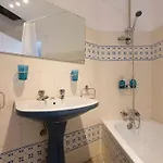 River View In Castelo Historic One Bedroom * Lisboa