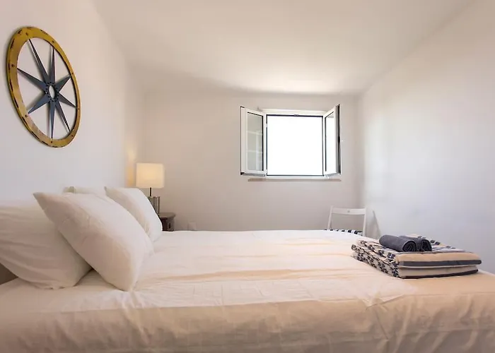 River View In Castelo Historic One Bedroom דירה