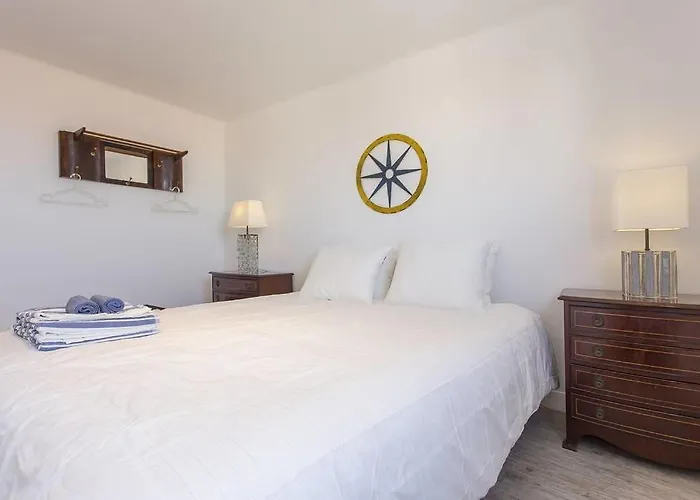 River View In Castelo Historic One Bedroom ליסבון