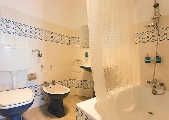 River View In Castelo Historic One Bedroom דירה *