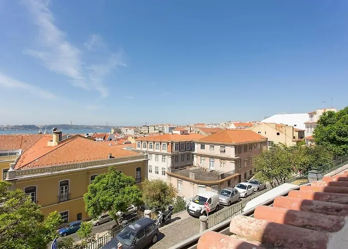 River View In Castelo Historic One Bedroom דירה