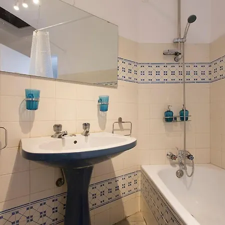 River View In Castelo Historic One Bedroom * Lisboa